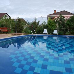 Отдых в Крыму | Дом Роз гостиница Заозерном, бассейн с гидромассажем, детская