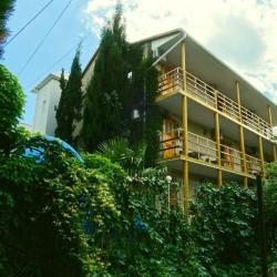Отдых в Крыму | У Людмилы гостевой дом в Малореченском Большая Алушта