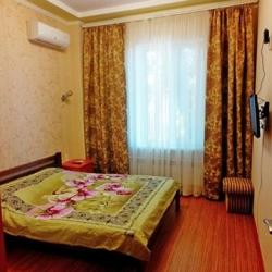 Отдых в Крыму | Двухкомнатная квартира в коттедже на пять человек с видом на море