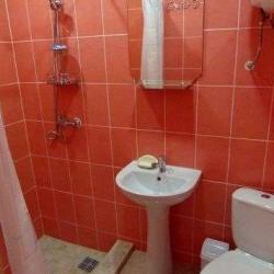 Отдых в Крыму | Двухкомнатный домик в лесу посуточно на семь человек в Горном