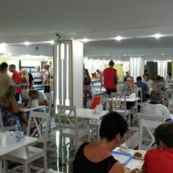 Отдых в Крыму | Вёсла летняя столовая европейской кухни на Набережной