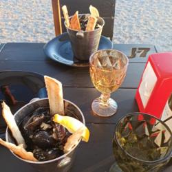 Отдых в Крыму | MeduZza Lounge пляжное кафе крымские морепродукты в Новофедоровке