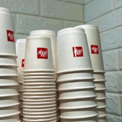 Отдых в Крыму | Illy кофейня кондитерская фирменные зерна Илли пирожное и еда