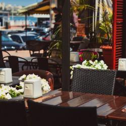 Отдых в Крыму | Тенистый дворик легендарное кафе итальянская кухня и диско в Артбухте