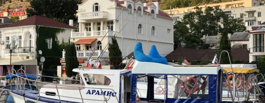 Отдых в Крыму | Арамис моторный катер с каютой и кухней для морской рыбалки