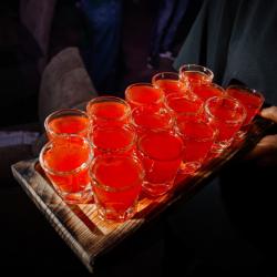 Отдых в Крыму | Эти Русские ночной клуб кавер рок и DJ музыка и танцы на барной стойке